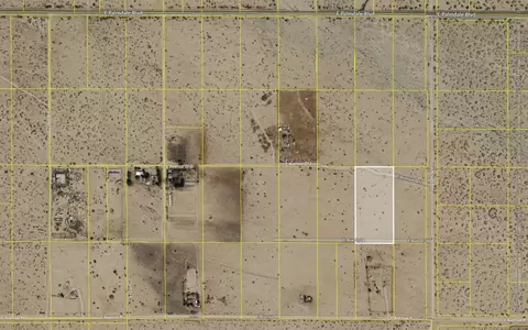 20823 Q14 E, Palmdale, CA 93591 photo 2