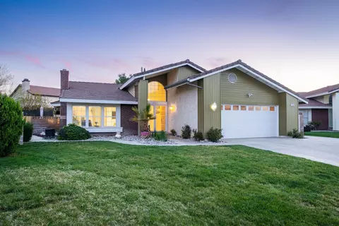 3126 Stevey Way, Lancaster, CA 93536