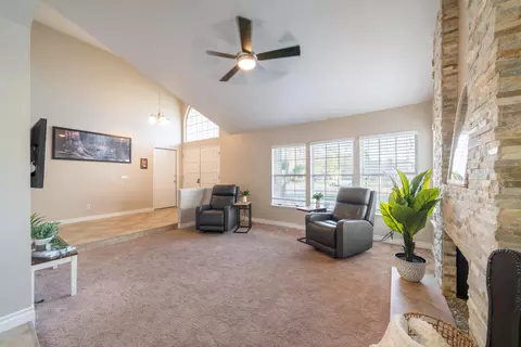 Living - 3126 Stevey Way, Lancaster, CA 93536 photo 2 of 3