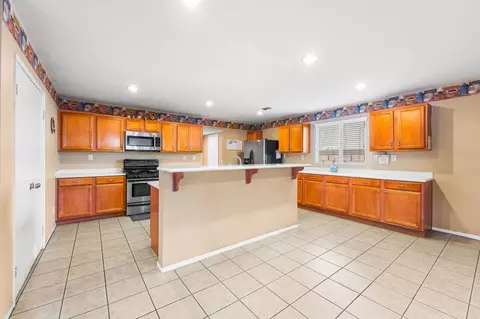 Kitchen - 45130 Palm Ln, Lancaster, CA 93535 photo 2 of 7