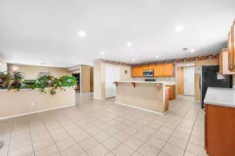 Kitchen - 45130 Palm Ln, Lancaster, CA 93535 photo 4 of 7
