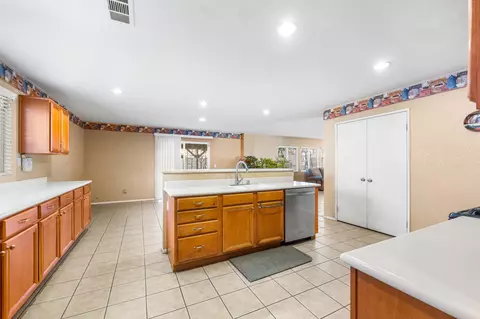 Kitchen - 45130 Palm Ln, Lancaster, CA 93535 photo 6 of 7
