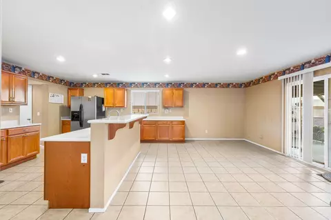 Kitchen - 45130 Palm Ln, Lancaster, CA 93535 photo 3 of 7