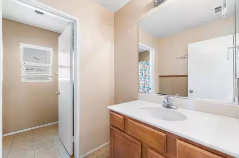 Bath - 45130 Palm Ln, Lancaster, CA 93535 photo 3 of 4