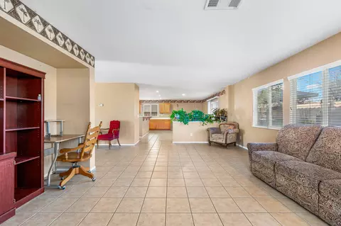 Living - 45130 Palm Ln, Lancaster, CA 93535 photo 5 of 6
