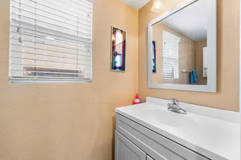 Bath - 45130 Palm Ln, Lancaster, CA 93535 photo 4 of 4