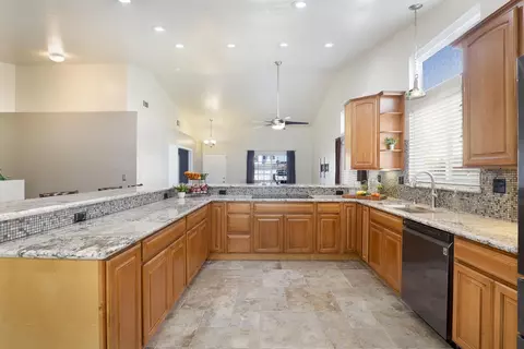 6250 Jonathon St, Lancaster, CA 93536 photo 14