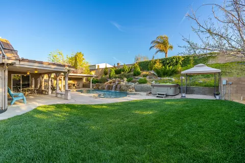 Exterior - 6342 Azalea Dr, Quartz Hill, CA 93536 photo 14 of 32