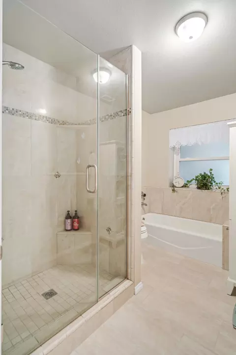 Bath - 6342 Azalea Dr, Quartz Hill, CA 93536 photo 3 of 4