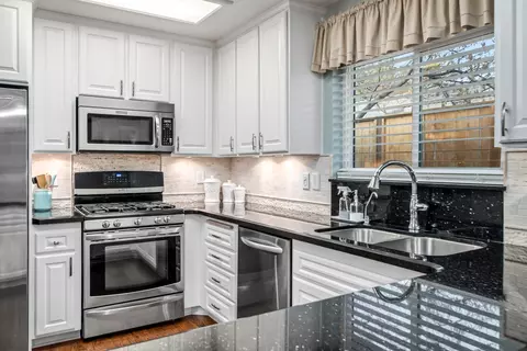 Kitchen - 6342 Azalea Dr, Quartz Hill, CA 93536 photo 4 of 4