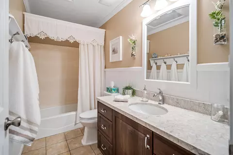 Bath - 6342 Azalea Dr, Quartz Hill, CA 93536 photo 4 of 4