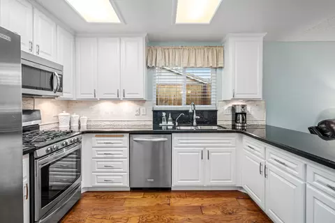 Kitchen - 6342 Azalea Dr, Quartz Hill, CA 93536 photo 2 of 4