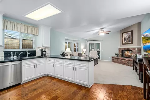 Kitchen - 6342 Azalea Dr, Quartz Hill, CA 93536 photo 3 of 4