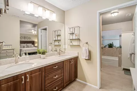Bath - 6342 Azalea Dr, Quartz Hill, CA 93536 photo 2 of 4