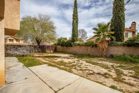 Exterior - 658 Martha Ct, Lancaster, CA 93535 photo 3 of 4