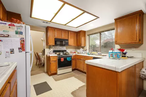 Kitchen - 658 Martha Ct, Lancaster, CA 93535 photo 2 of 2