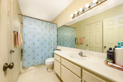 Bath - 658 Martha Ct, Lancaster, CA 93535 photo 3 of 3