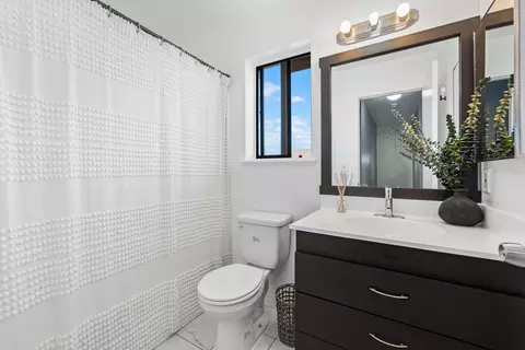 Bath - 4721 Karling Pl, Palmdale, CA 93552 photo 1 of 3