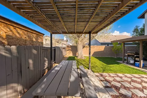 Exterior - 4721 Karling Pl, Palmdale, CA 93552 photo 10 of 12