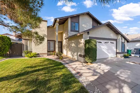 Exterior - 4721 Karling Pl, Palmdale, CA 93552 photo 2 of 12