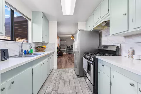 Kitchen - 4721 Karling Pl, Palmdale, CA 93552 photo 2 of 2