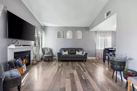 Living - 4721 Karling Pl, Palmdale, CA 93552 photo 2 of 4