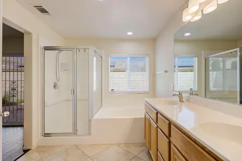 Bath - 3527 Cooperstown Ave, Lancaster, CA 93535 photo 2 of 4