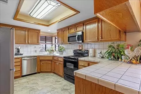 Kitchen - 24401 Hart Dr, Tehachapi, CA 93561 photo 2 of 4