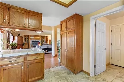 Kitchen - 24401 Hart Dr, Tehachapi, CA 93561 photo 4 of 4