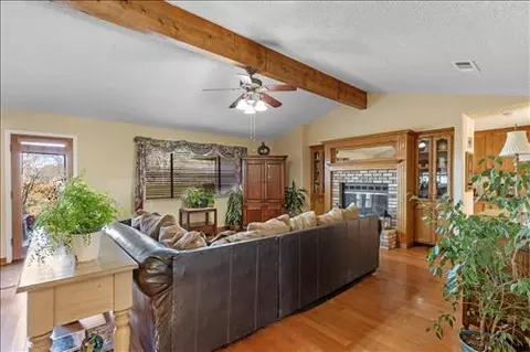 Living - 24401 Hart Dr, Tehachapi, CA 93561 photo 1 of 4