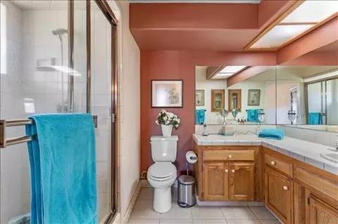 Bath - 24401 Hart Dr, Tehachapi, CA 93561 photo 2 of 2