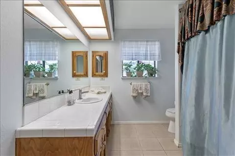Bath - 24401 Hart Dr, Tehachapi, CA 93561 photo 1 of 2