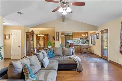 Living - 24401 Hart Dr, Tehachapi, CA 93561 photo 2 of 4