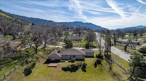 View/Area - 24401 Hart Dr, Tehachapi, CA 93561 photo 2 of 7