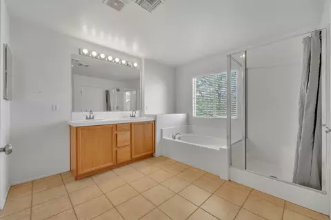 Bath - 4303 Olivera Pl, Lancaster, CA 93536 photo 3 of 5