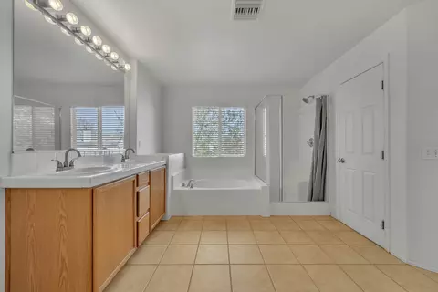 Bath - 4303 Olivera Pl, Lancaster, CA 93536 photo 1 of 5