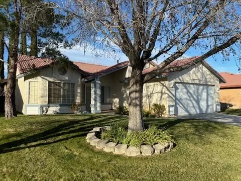 3325 Ave J 3 W, Lancaster, CA 93536
