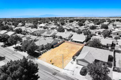Almondwood Avenue Vic Olean, Lancaster, CA 93535