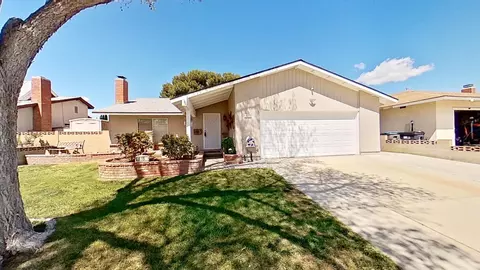 615 Eston Pl, Lancaster, CA 93535