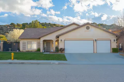 4108 Grandview Dr, Palmdale, CA 93551