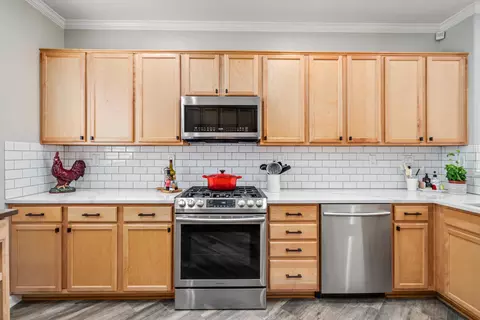 Kitchen - 43519 Hampton St, Lancaster, CA 93536 photo 3 of 5