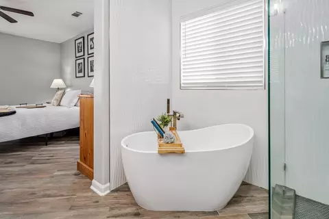 Bath - 43519 Hampton St, Lancaster, CA 93536 photo 3 of 4