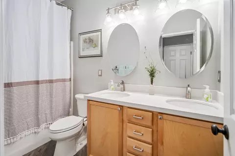 Bath - 43519 Hampton St, Lancaster, CA 93536 photo 4 of 4