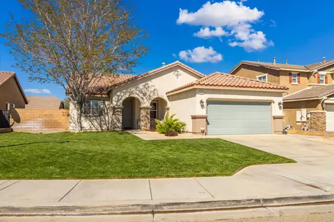 Exterior - 43519 Hampton St, Lancaster, CA 93536 photo 2 of 6