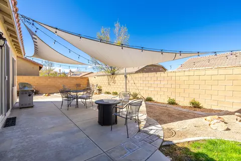 Exterior - 43519 Hampton St, Lancaster, CA 93536 photo 5 of 6