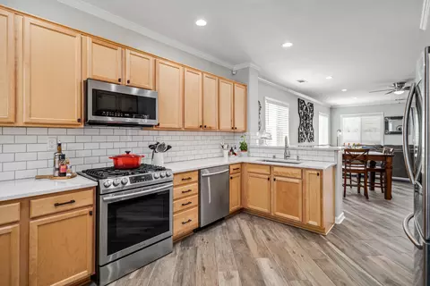 Kitchen - 43519 Hampton St, Lancaster, CA 93536 photo 4 of 5