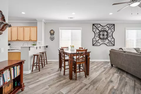 Dining - 43519 Hampton St, Lancaster, CA 93536 photo 3 of 3