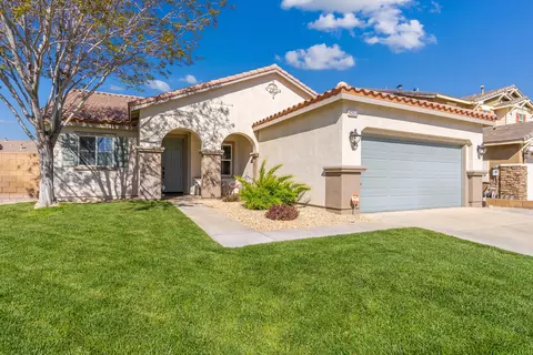 Exterior - 43519 Hampton St, Lancaster, CA 93536 photo 3 of 6