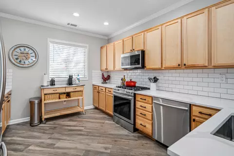 Kitchen - 43519 Hampton St, Lancaster, CA 93536 photo 2 of 5