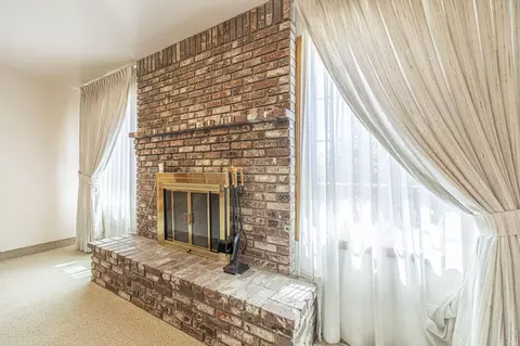 Living - 3851 Paula Ln, Lancaster, CA 93535 photo 3 of 4